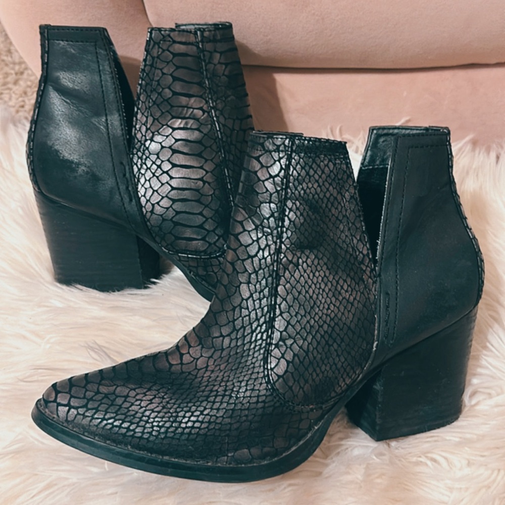 Not Rated Snake Bootie- Size 9